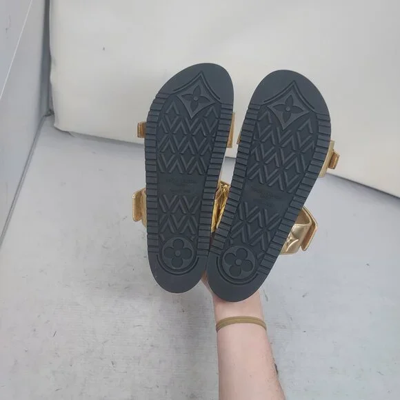 Louis Vuitton Gold Buckle Bom Dia Monogram Flat Slide Sandal - Picture 2 of 14